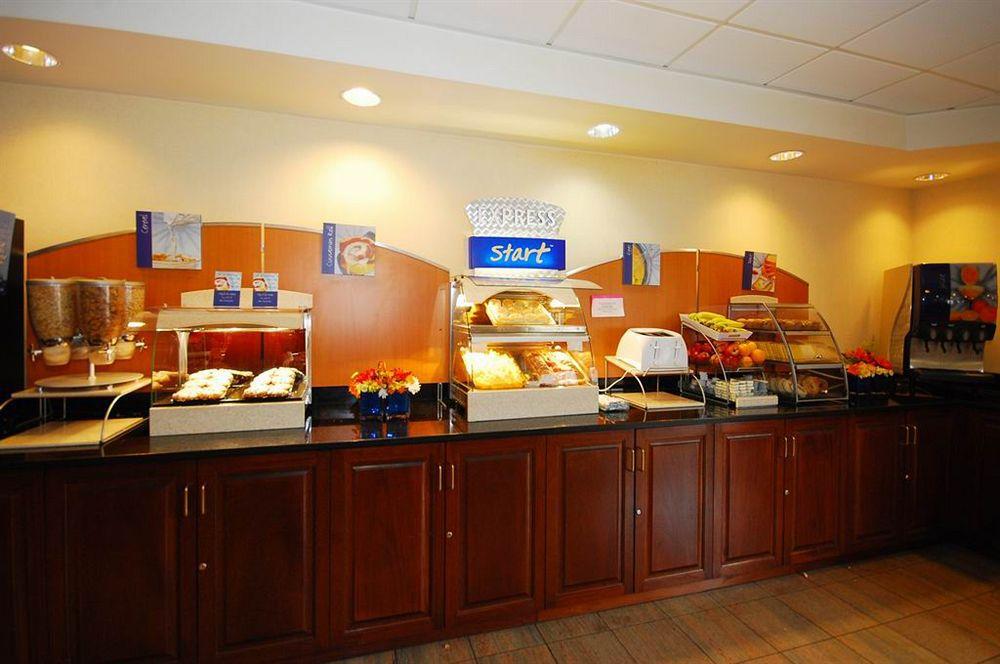 Quality Inn I-74 Бэйтсвилл Экстерьер фото
