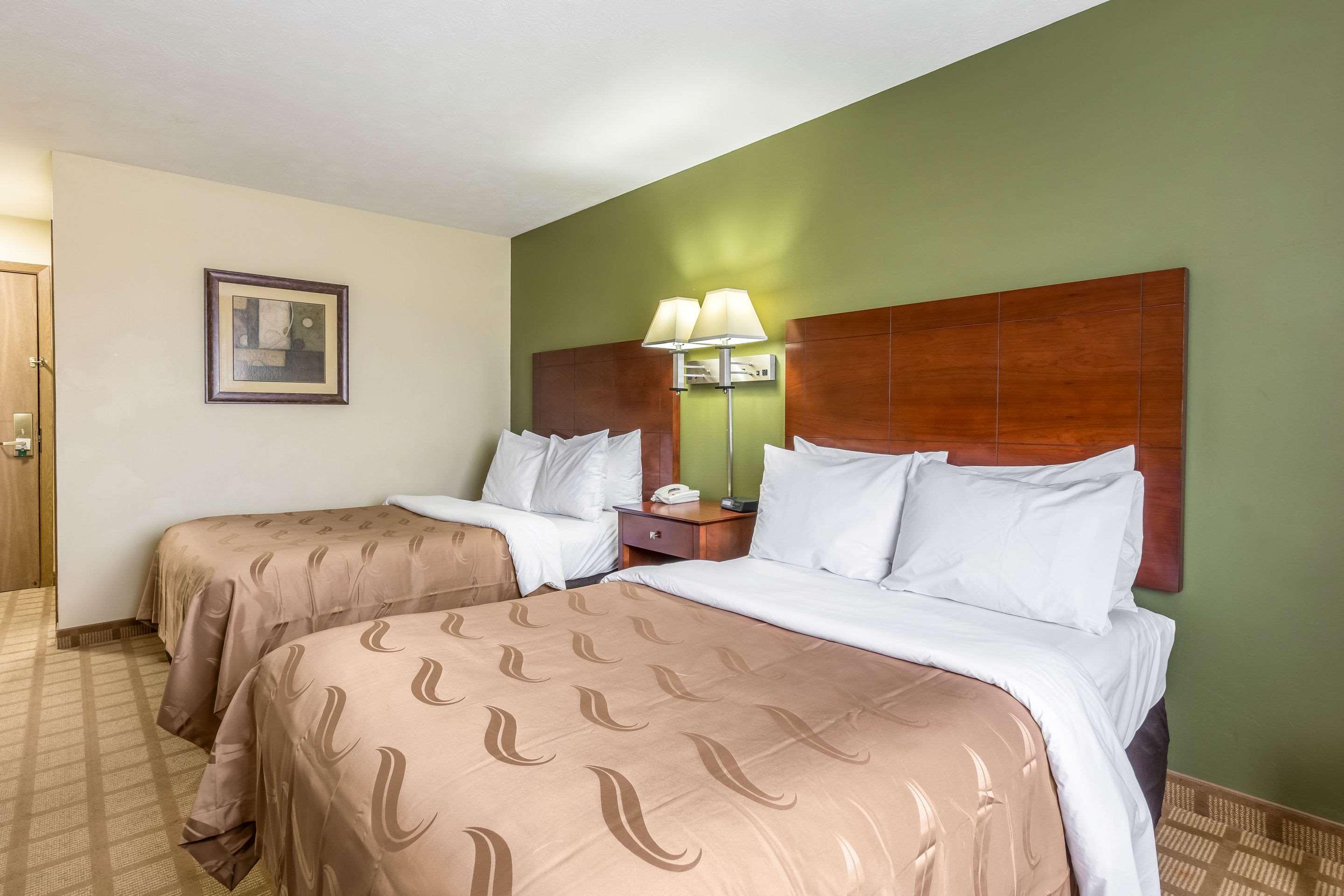 Quality Inn I-74 Бэйтсвилл Экстерьер фото