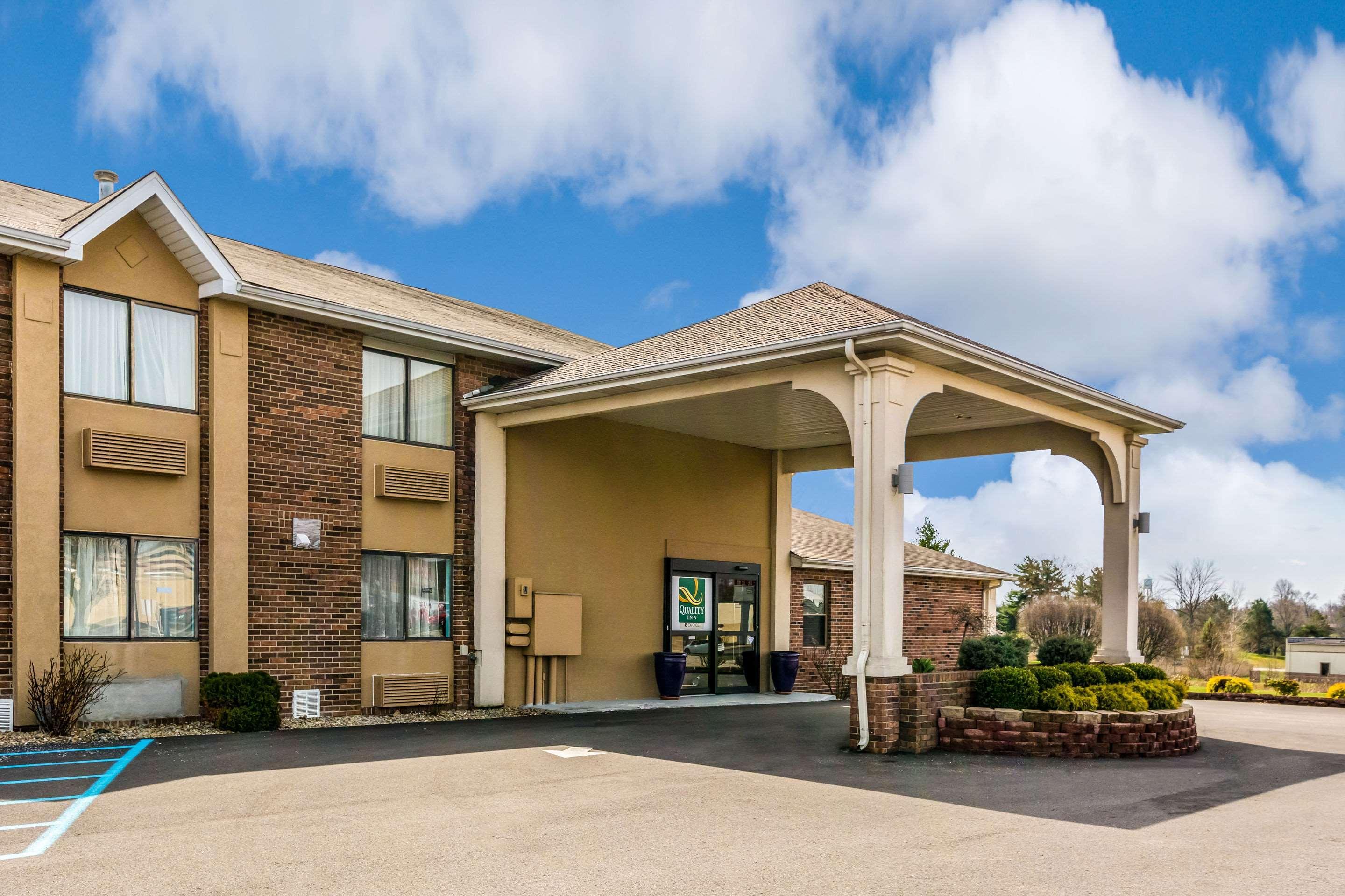 Quality Inn I-74 Бэйтсвилл Экстерьер фото