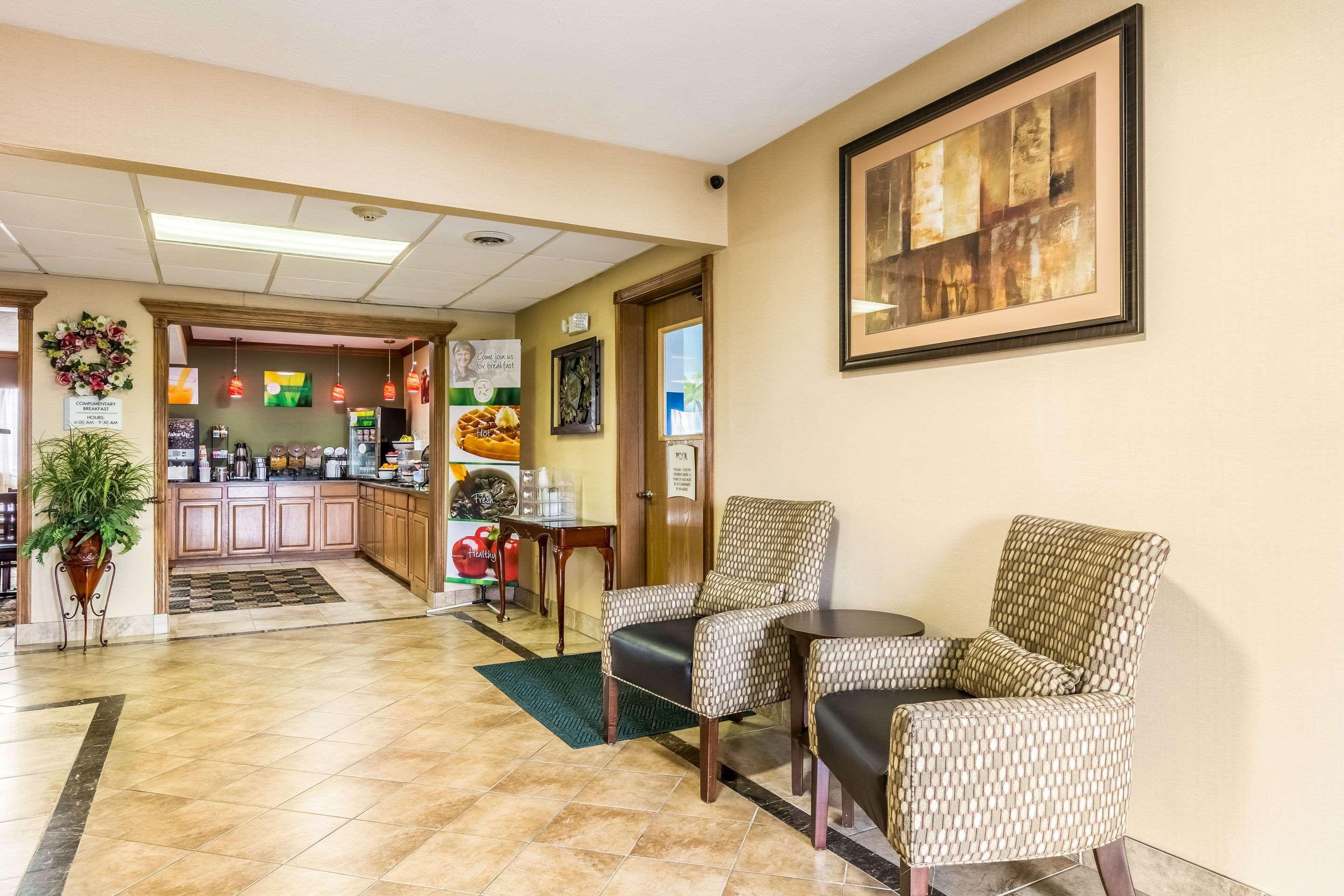 Quality Inn I-74 Бэйтсвилл Экстерьер фото