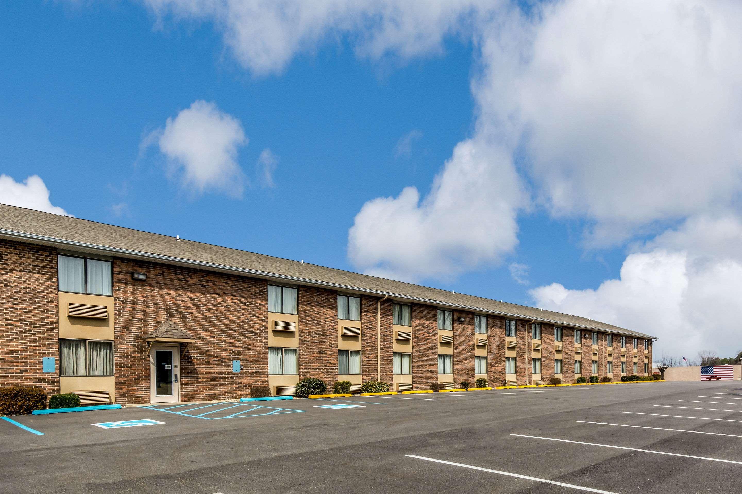 Quality Inn I-74 Бэйтсвилл Экстерьер фото