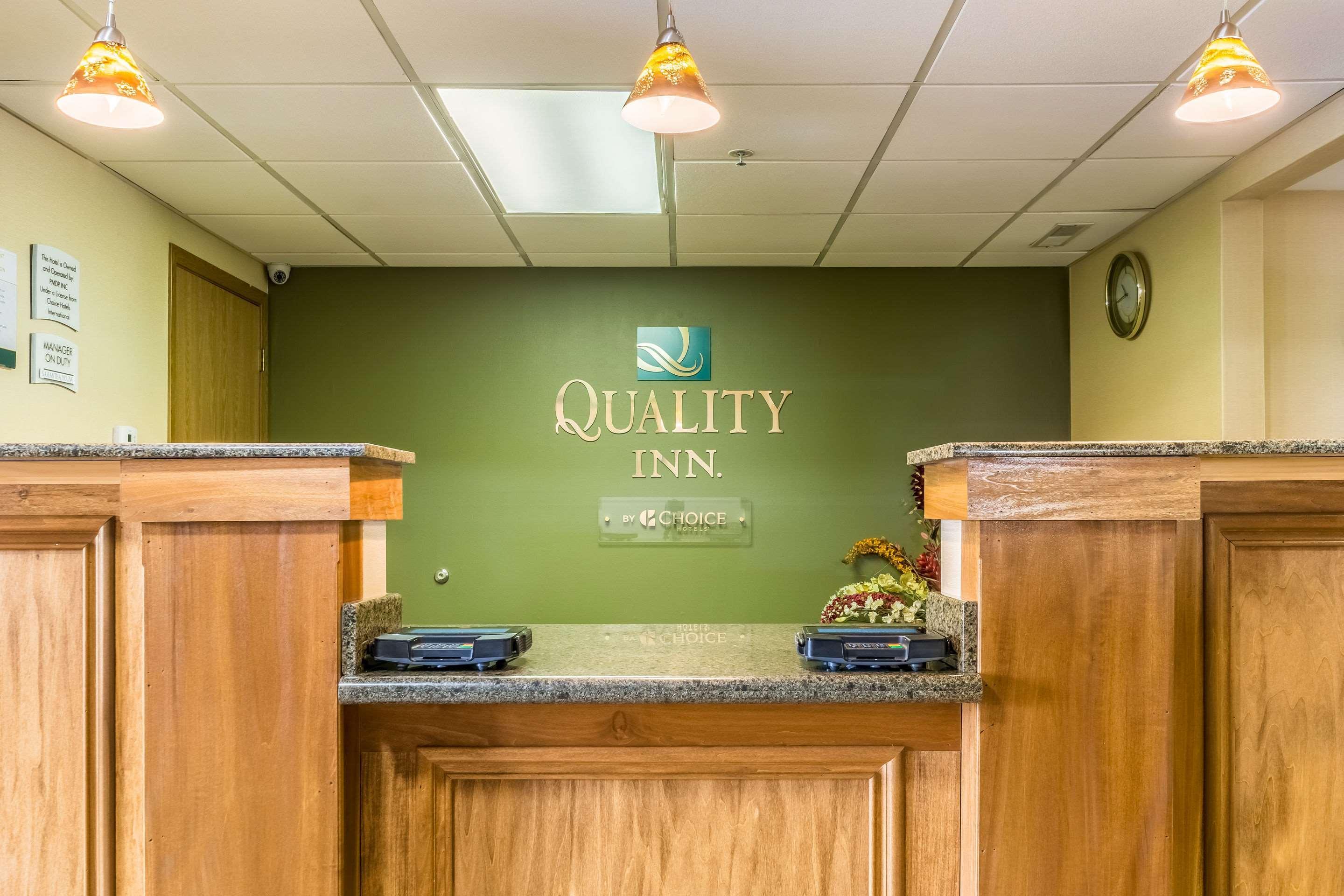 Quality Inn I-74 Бэйтсвилл Экстерьер фото