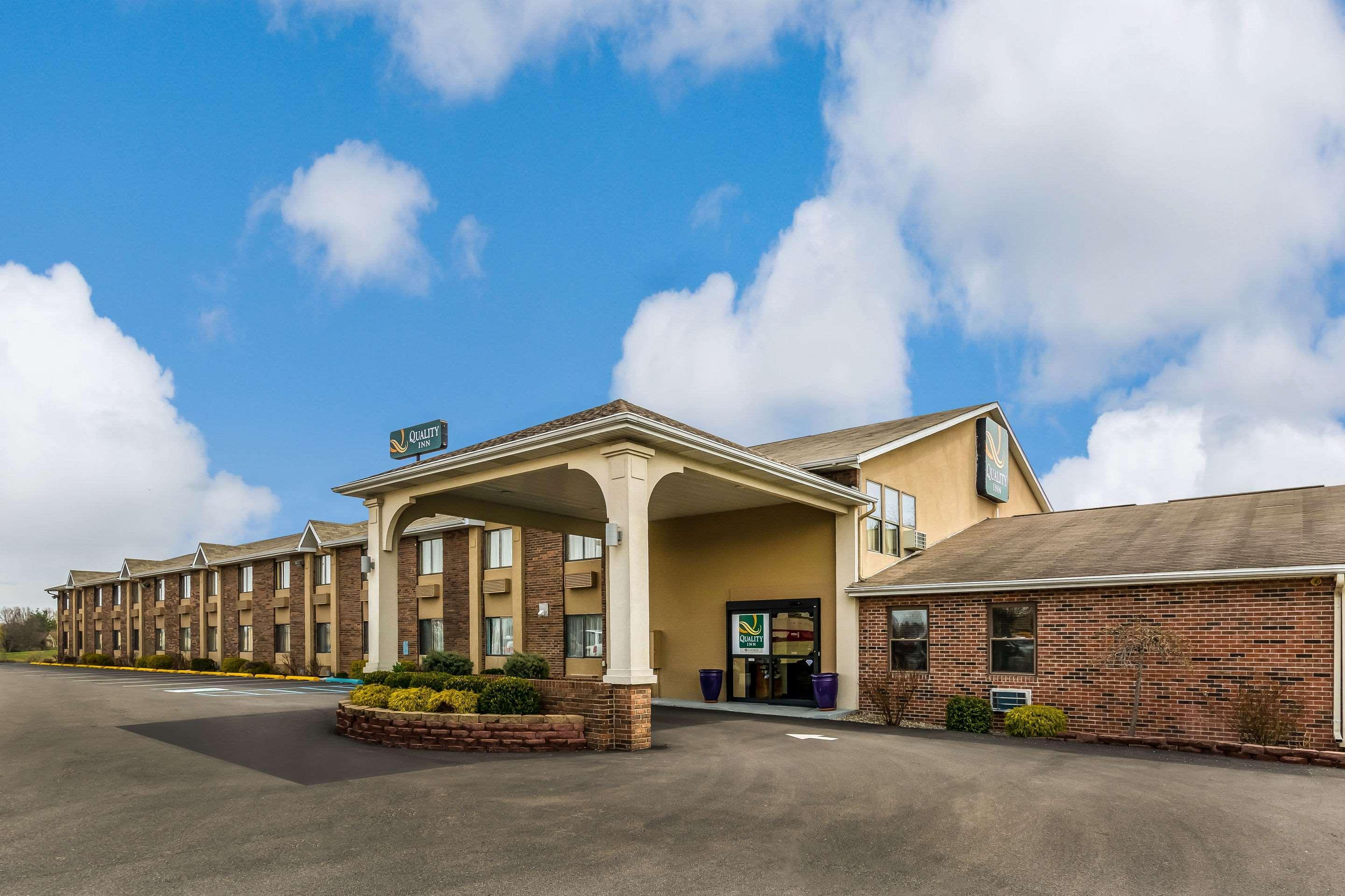 Quality Inn I-74 Бэйтсвилл Экстерьер фото