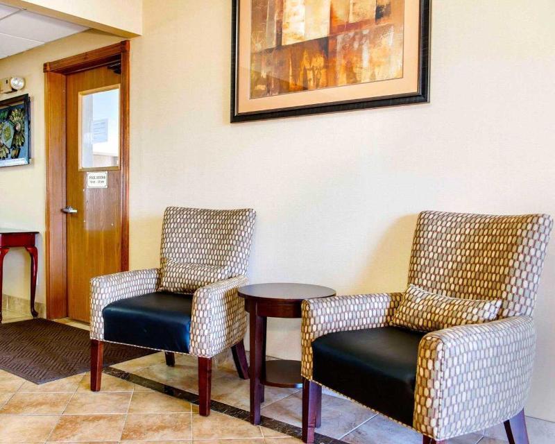Quality Inn I-74 Бэйтсвилл Экстерьер фото