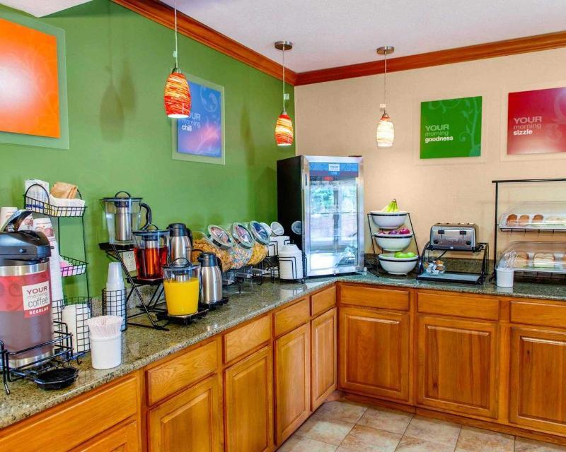 Quality Inn I-74 Бэйтсвилл Экстерьер фото