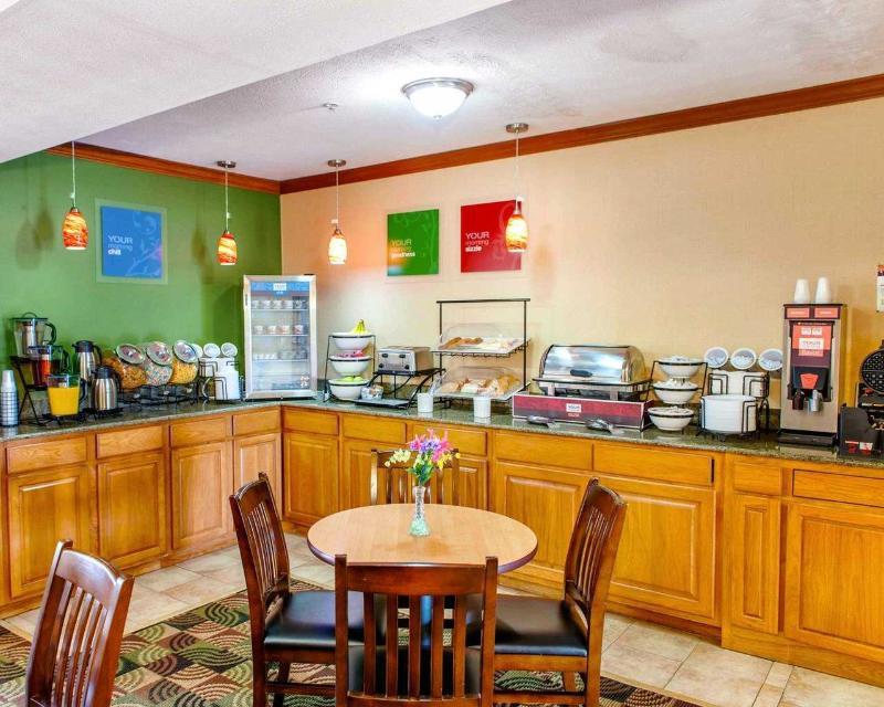 Quality Inn I-74 Бэйтсвилл Экстерьер фото
