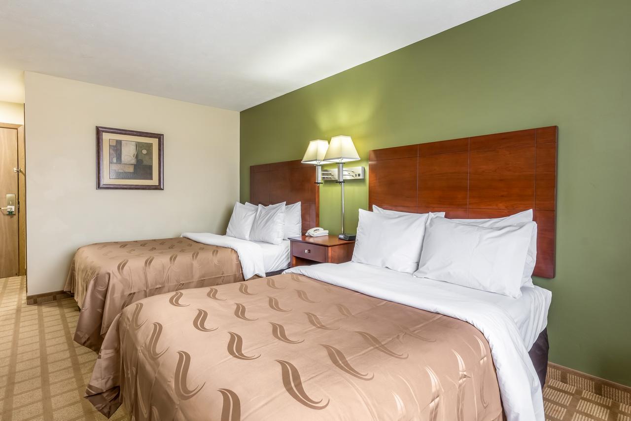 Quality Inn I-74 Бэйтсвилл Экстерьер фото