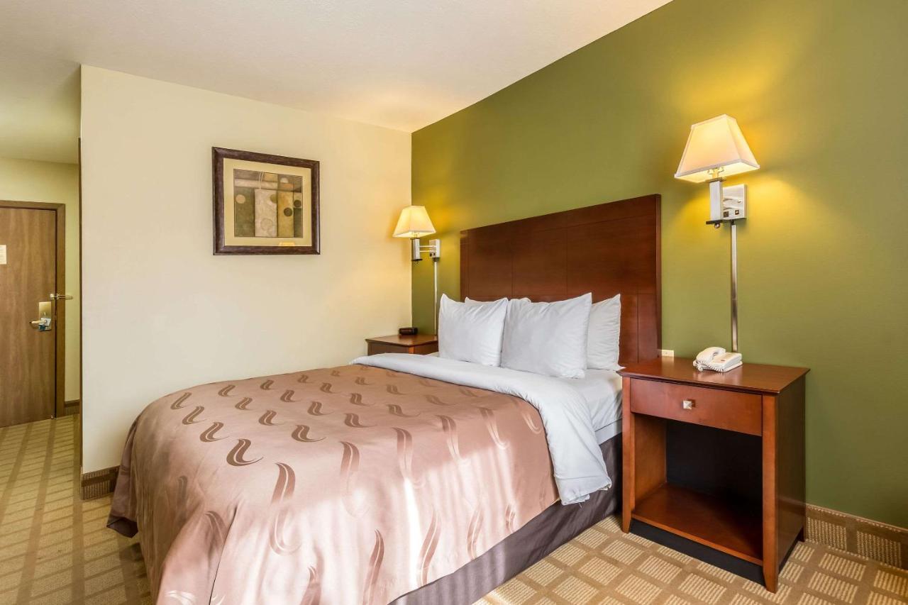 Quality Inn I-74 Бэйтсвилл Экстерьер фото