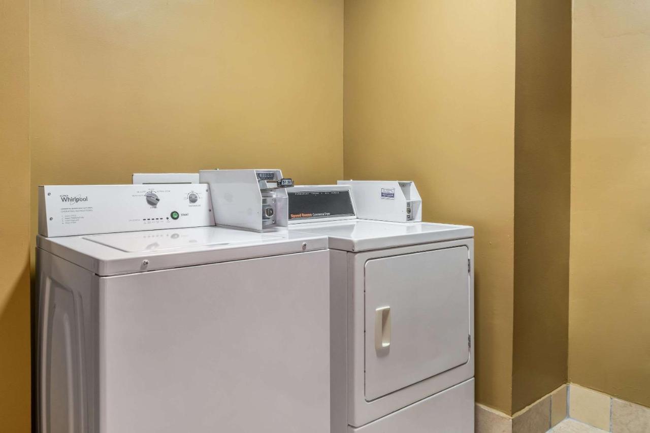 Quality Inn I-74 Бэйтсвилл Экстерьер фото