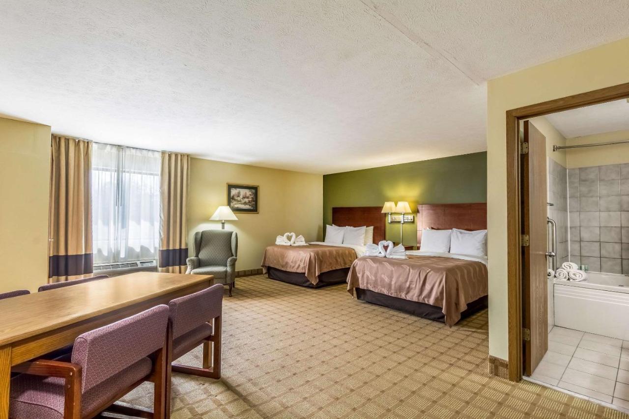 Quality Inn I-74 Бэйтсвилл Экстерьер фото