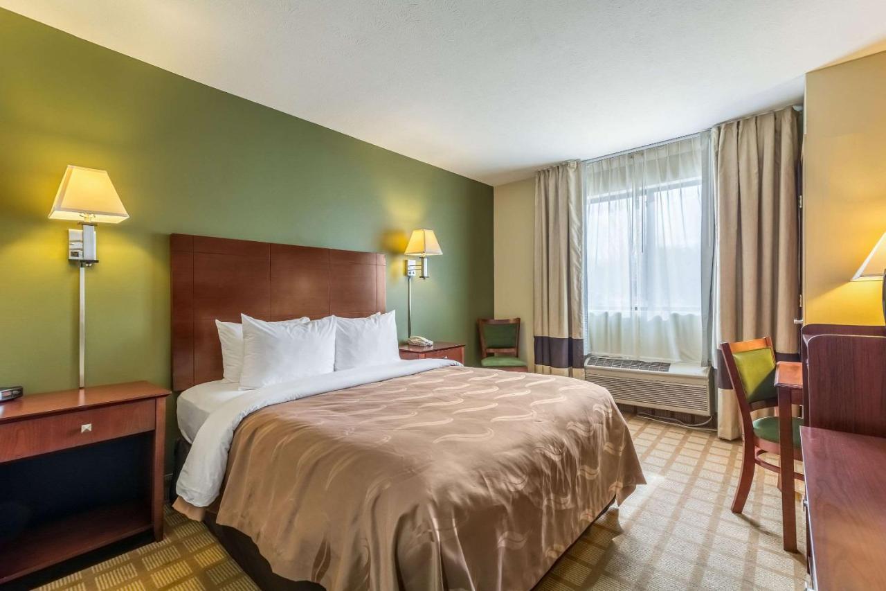 Quality Inn I-74 Бэйтсвилл Экстерьер фото