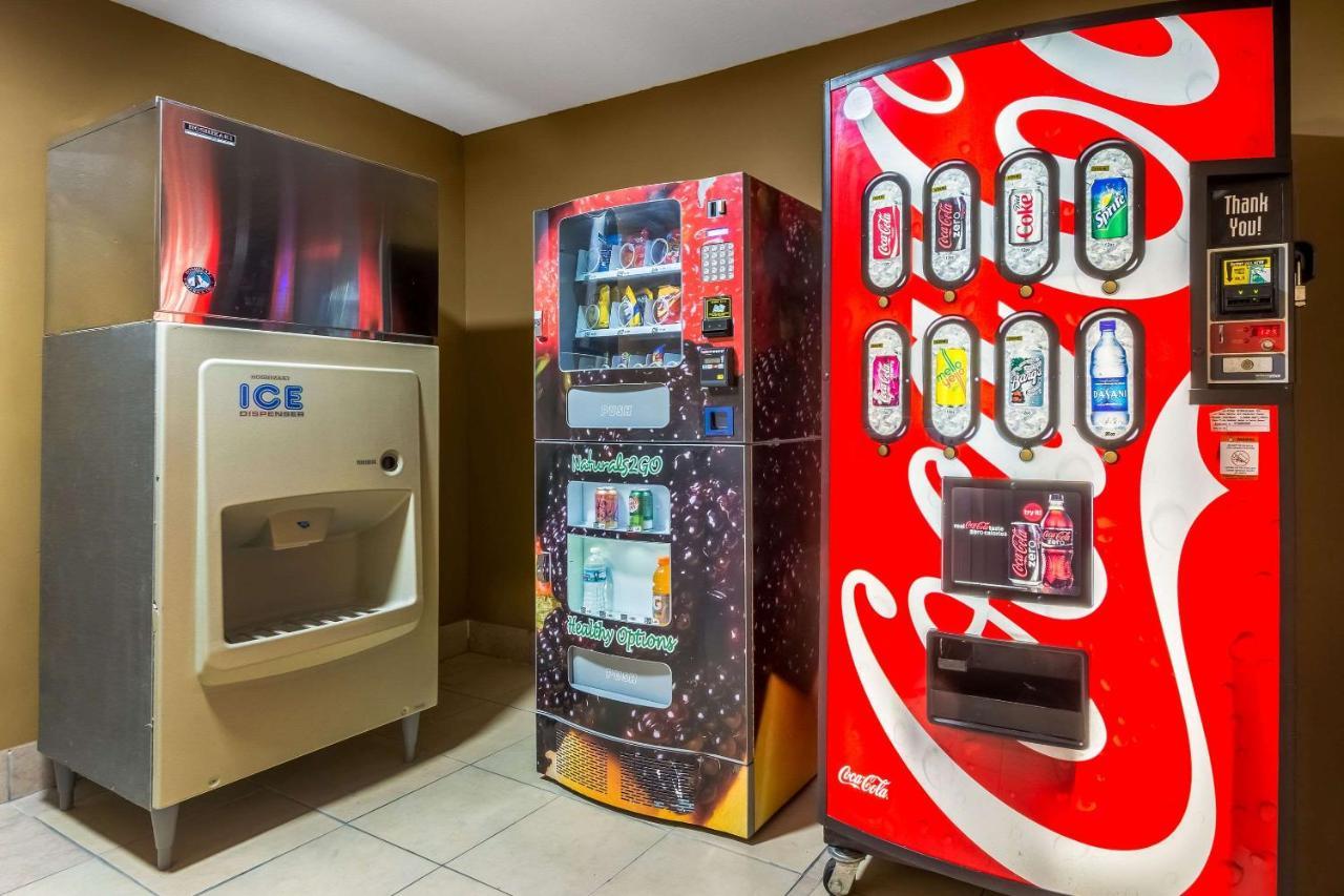 Quality Inn I-74 Бэйтсвилл Экстерьер фото