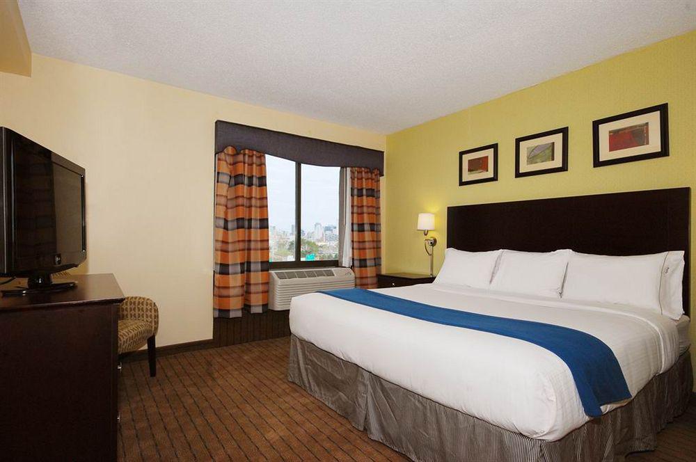 Quality Inn I-74 Бэйтсвилл Экстерьер фото
